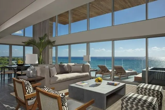 2 Story Penthouse Suite Ocean Front