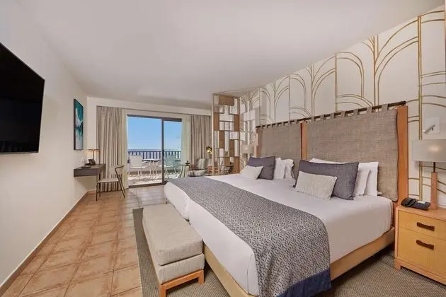 Süit (Front Ocean View) (Preferred Club)