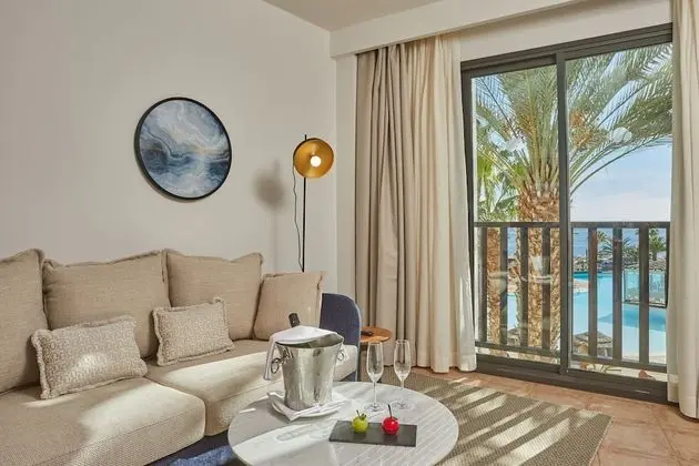Süit (Front Ocean View) (Preferred Club)