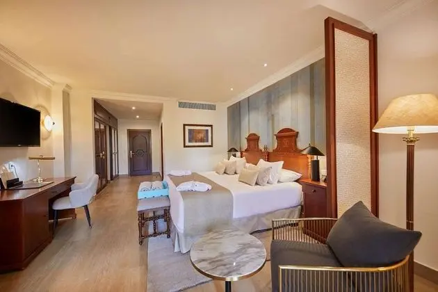 Preferred Club Junior Suite Frontal Sea View (3 Adults)