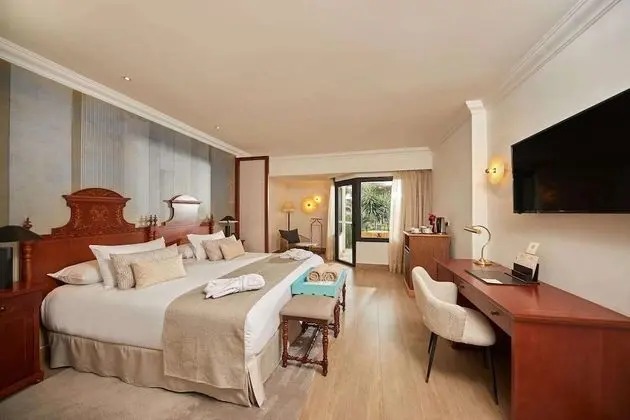 Preferred Club Junior Suite Frontal Sea View (3 Adults)