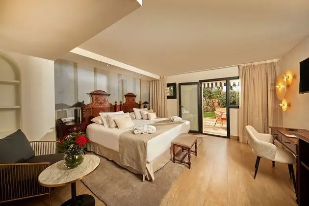 Deluxe Tek Büyük Yataklı Oda, Bahçe Manzaralı (Terrace, Hot tub, 2 Adults)