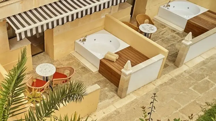 Deluxe Tek Büyük Yataklı Oda, Bahçe Manzaralı (Terrace, Hot tub, 2 Adults)