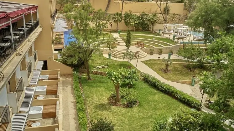 Deluxe Tek Büyük Yataklı Oda, Bahçe Manzaralı (Terrace, Hot tub, 2 Adults)