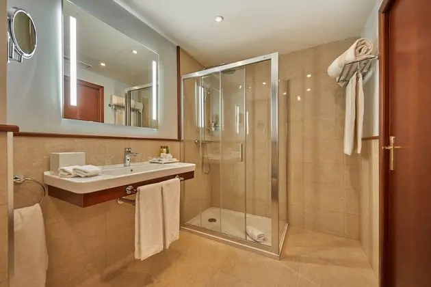 Deluxe Tek Büyük Yataklı Oda, Bahçe Manzaralı (Terrace, Hot tub, 2 Adults)