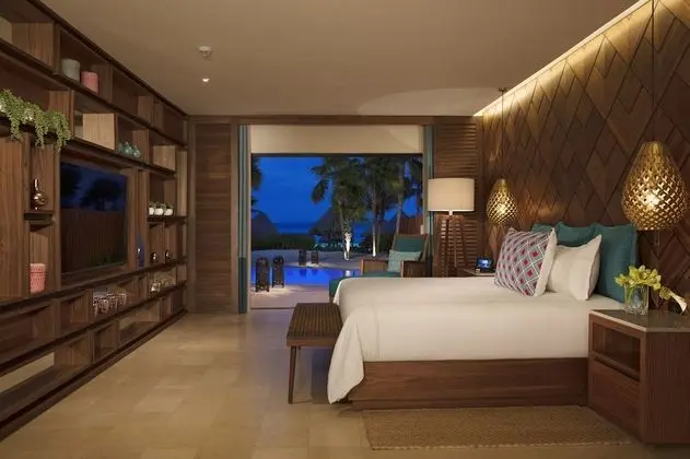 Presidential Suite Swim Out