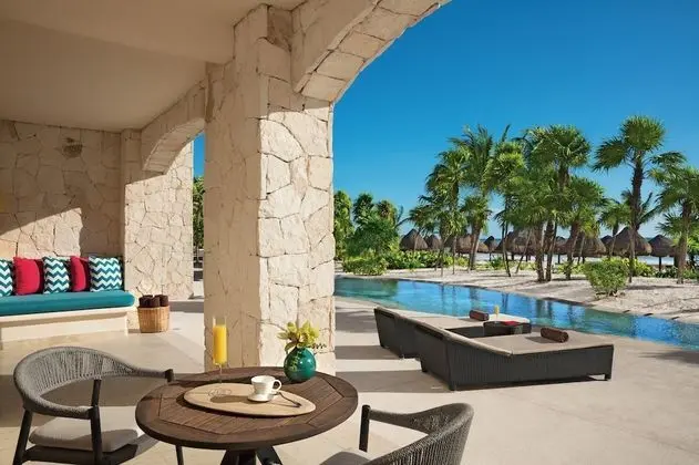 Presidential Suite Swim Out