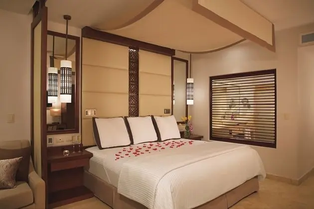 Junior Suite Swim Out - King Bed
