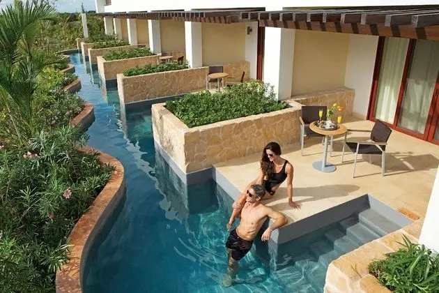 Junior Suite Swim Out - King Bed