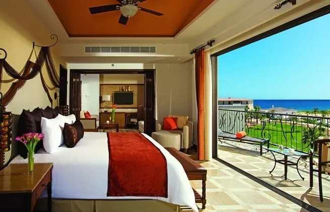 Junior Suite Ocean View King