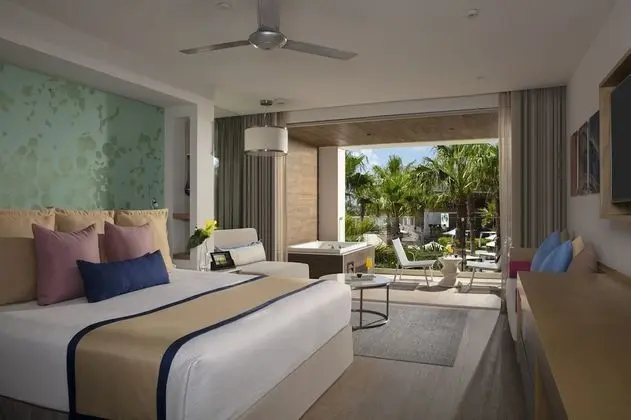 Preferred Club Junior Suite Ocean View King