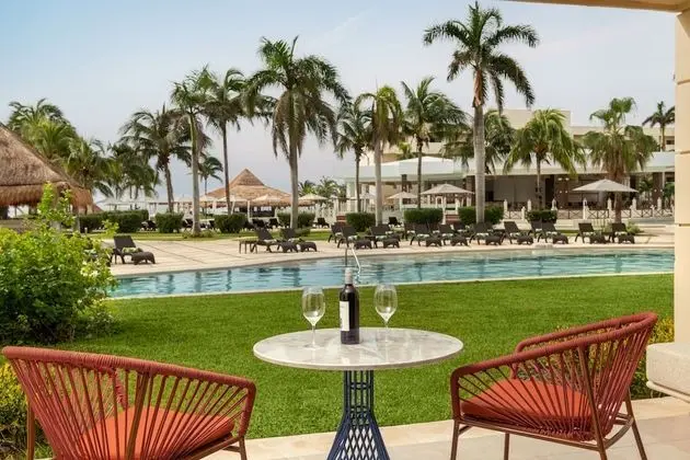 Club Ocean Front Junior Suite Pool Walkout Double