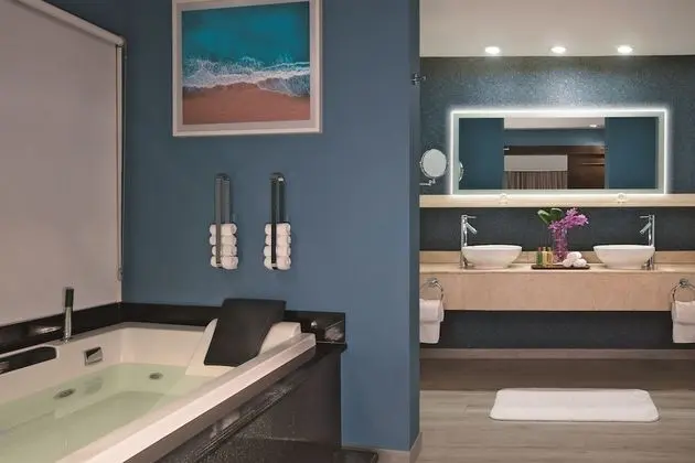 Junior Suite Ocean View King