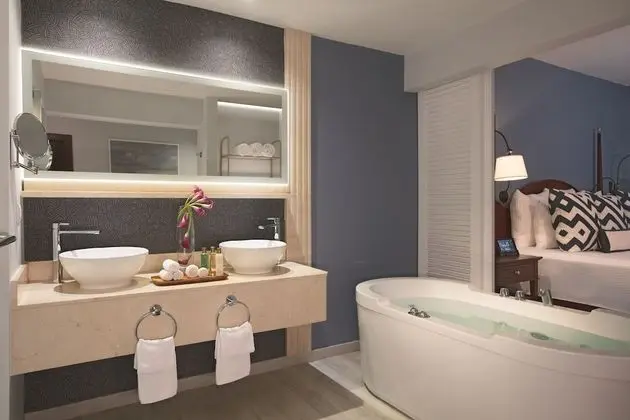 Preferred Club Junior Suite Ocean View King