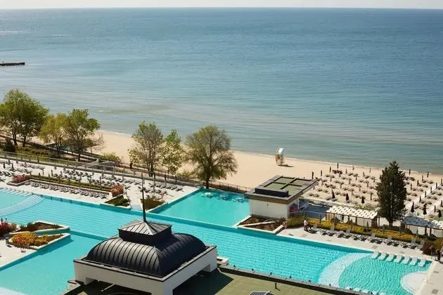 Double Deluxe Frontal Sea View (1 Adult)