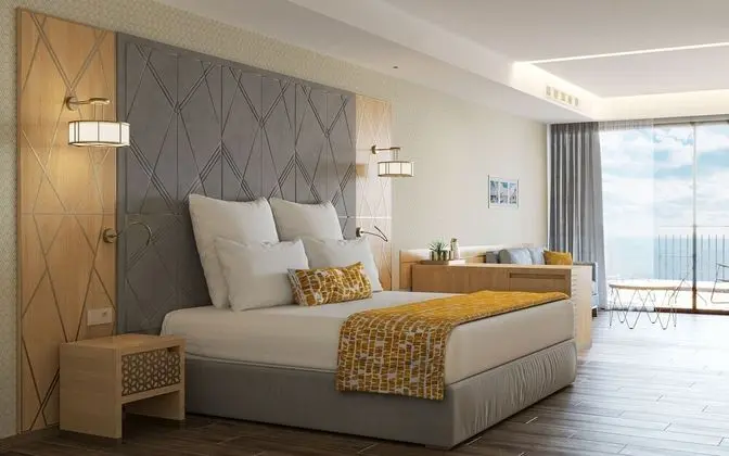 Double Deluxe Frontal Sea View (1 Adult)
