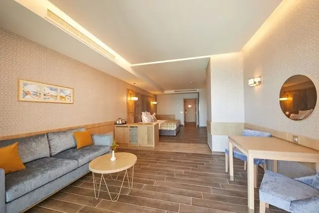 Double Deluxe Sea View (1 Adult)