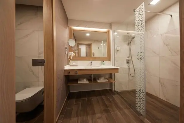 Double Deluxe Sea View (1 Adult)