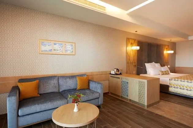Junior Suite Sea View (1 adult)