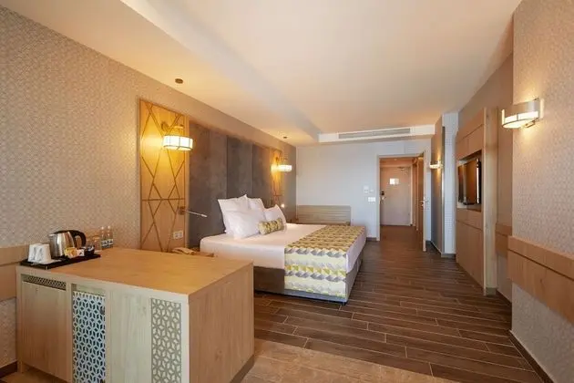 Junior Suite Sea View (1 adult)