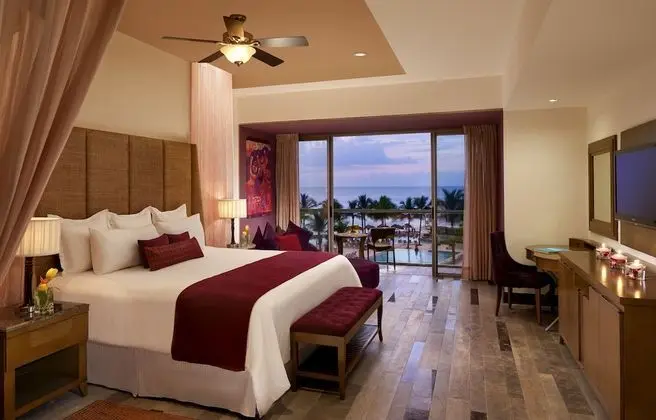 Junior Suite Ocean View King