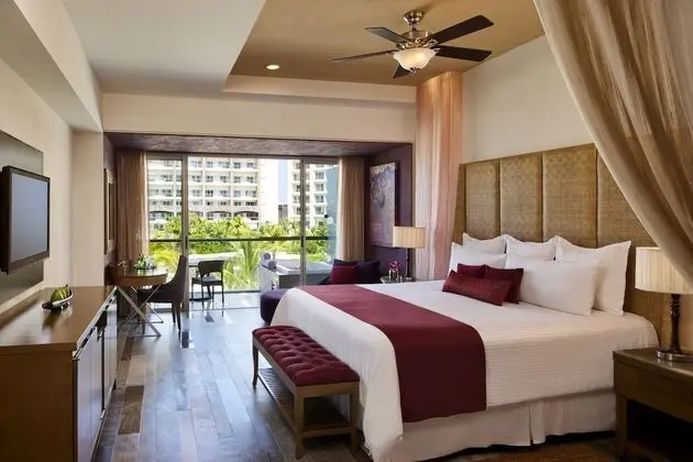 Junior Suite Ocean View King