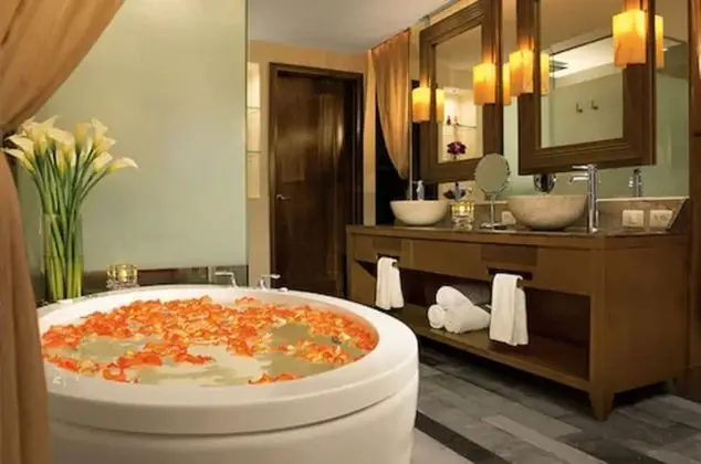 Junior Suite Ocean View King