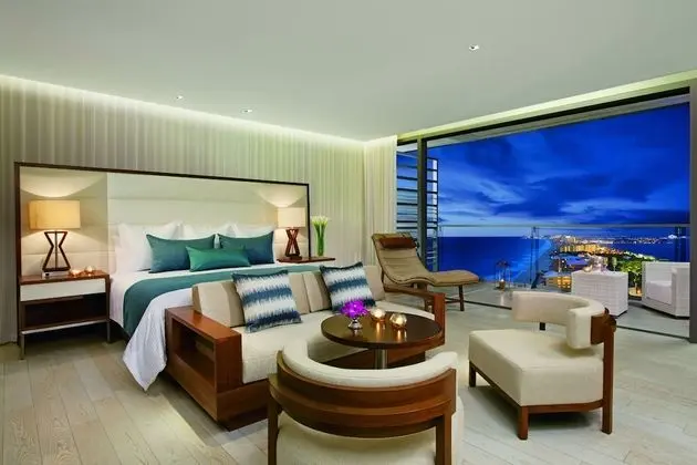 Junior Suite Ocean View King