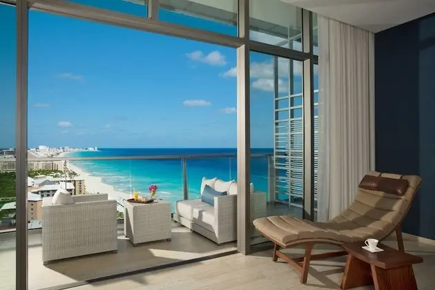 Junior Suite Ocean View King