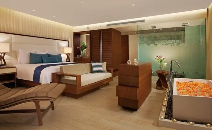 Preferred Club Honeymoon Suite Ocean Front