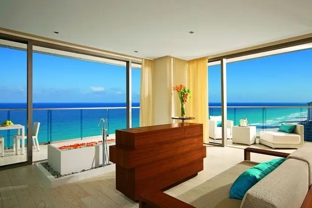 Preferred Club Honeymoon Suite Ocean Front