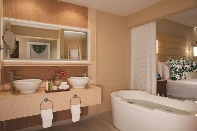 Junior Suite Ocean View King