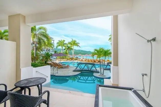 Preferred Club Master Suite Ocean Front Swim-Out