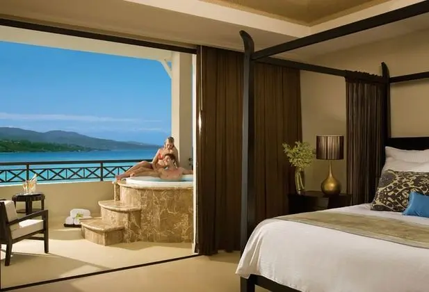 Preferred Club Master Suite Ocean Front Swim-Out