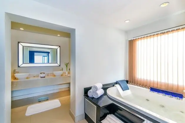 Preferred Club Master Suite Ocean Front Swim-Out