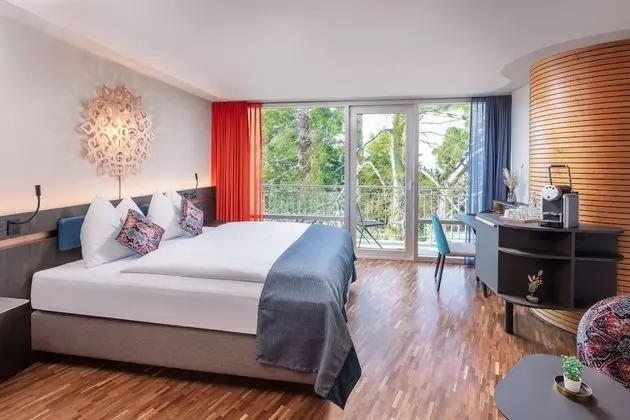 Tek Büyük Yataklı Oda, Balkon, Park Manzaralı