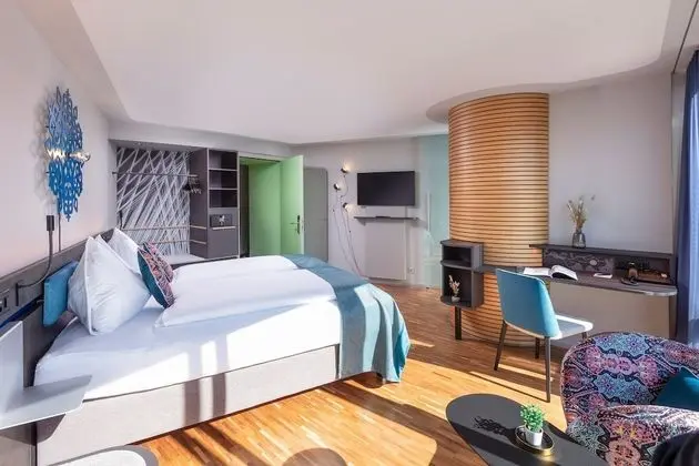 Tek Büyük Yataklı Oda, Balkon, Park Manzaralı