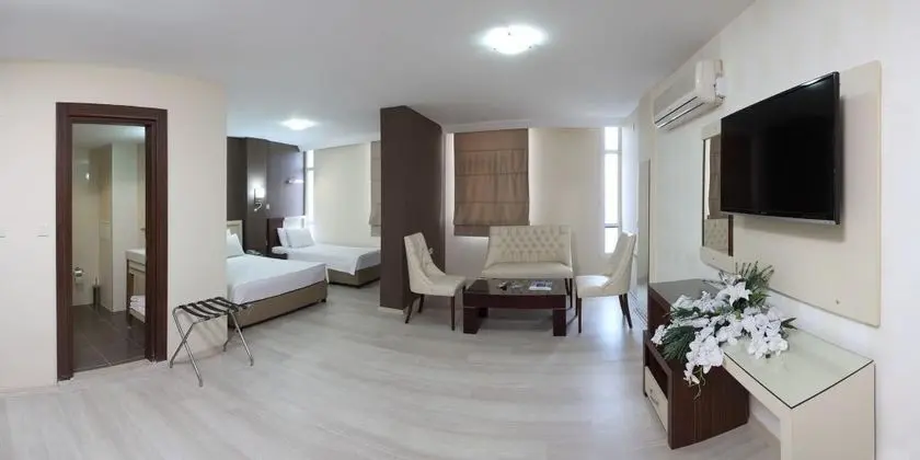 Triple, Şehir Manzaralı