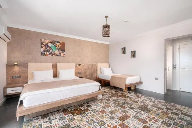 Deluxe Oda-Balkonlu, Deniz veya Bahçe Manzaralı