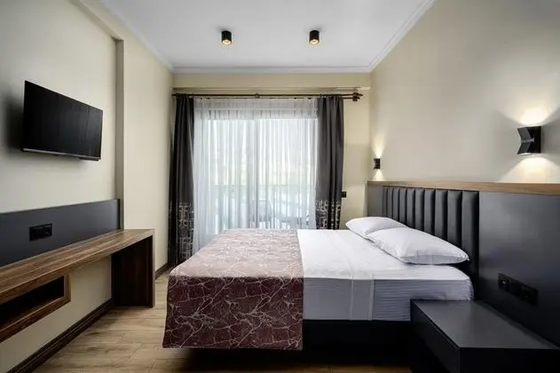 Aile Odası, Dağ Manzaralı, Balkonlu