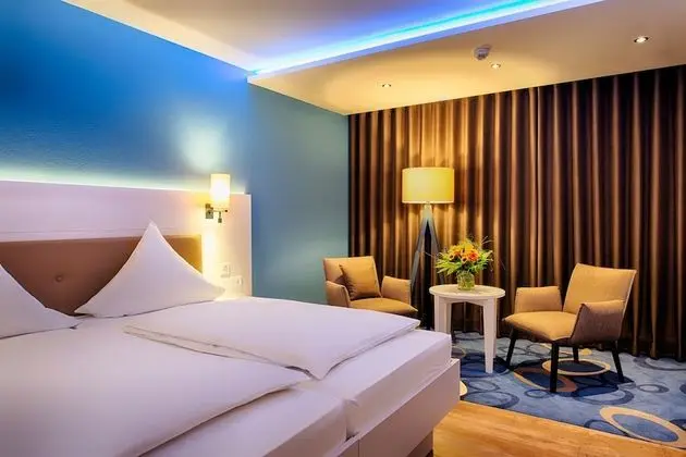 Deluxe Tek Büyük Yataklı Oda, 1 En Büyük (King) Boy Yatak, Buzdolabı, Göl Manzaralı