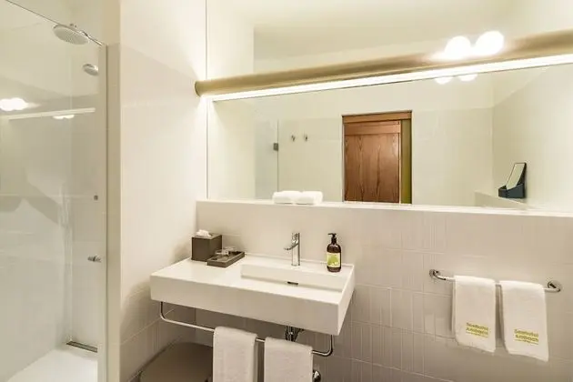 Classic Tek Büyük Yataklı Oda, Balkon, Göl Manzaralı