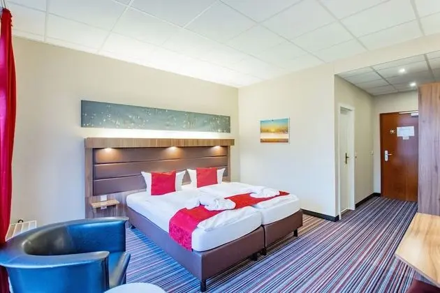 Comfort Tek Büyük Yataklı Oda, Balkon, Göl Manzaralı