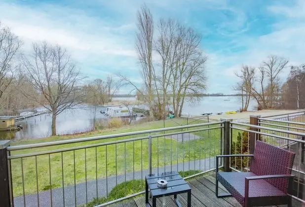 Comfort Tek Büyük Yataklı Oda, Balkon, Göl Manzaralı