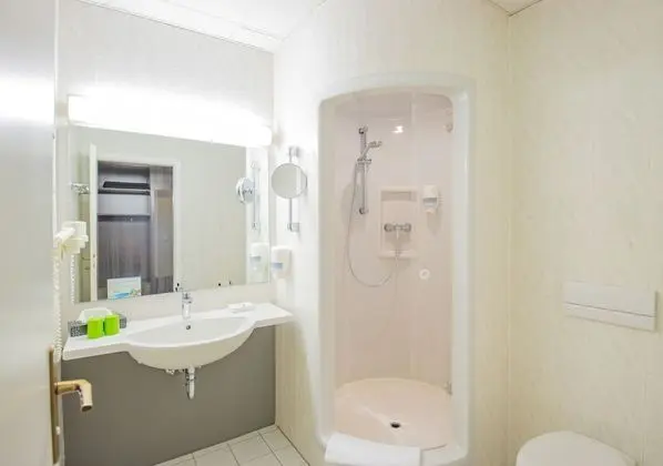 Comfort Tek Büyük Yataklı Oda, Balkon, Göl Manzaralı