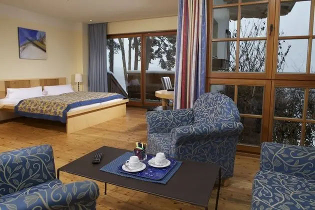 Deluxe Tek Büyük Yataklı Oda, Teras, Denize Sıfır (Seetraum)