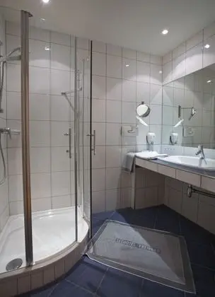 Superior Tek Büyük veya İki Ayrı Yataklı Oda, Balkon, Göl Manzaralı (Seeparadies)