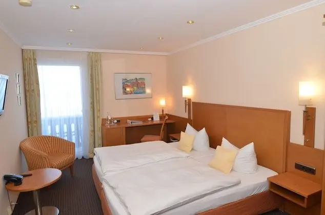 Tek Büyük Yataklı Oda, Göl Kenarı