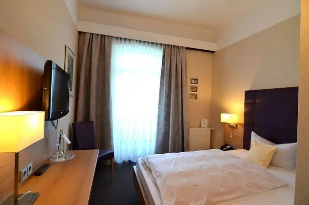 Tek Kişilik Oda, 1 Tek Kişilik Yatak, Göl Kenarı