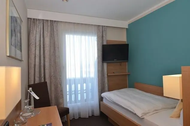 Tek Kişilik Oda, 1 Tek Kişilik Yatak, Göl Kenarı